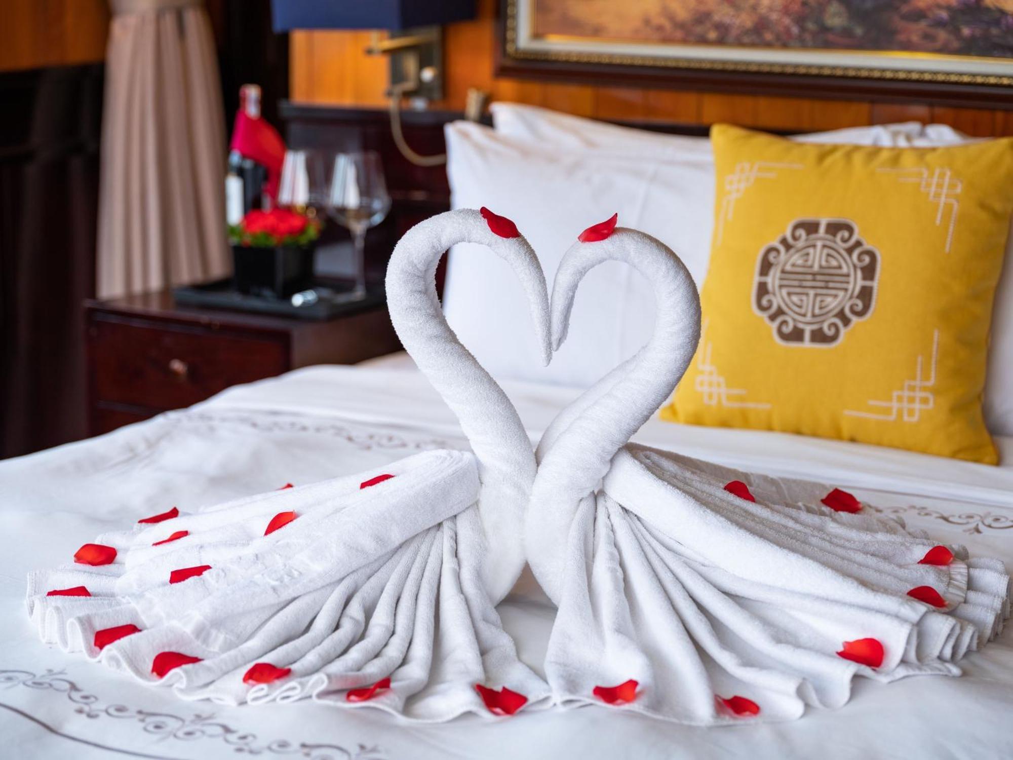 Hera Boutique Cruise Ha Long Bay Hotel Eksteriør billede